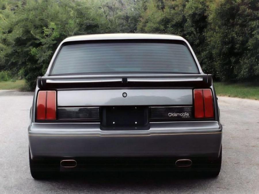  Oldsmobile FE3-X Calais Concept 1985 года  (фото 4 из 4)